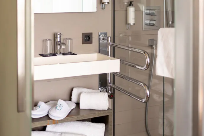 Functional and bright shower room in an Executive room.