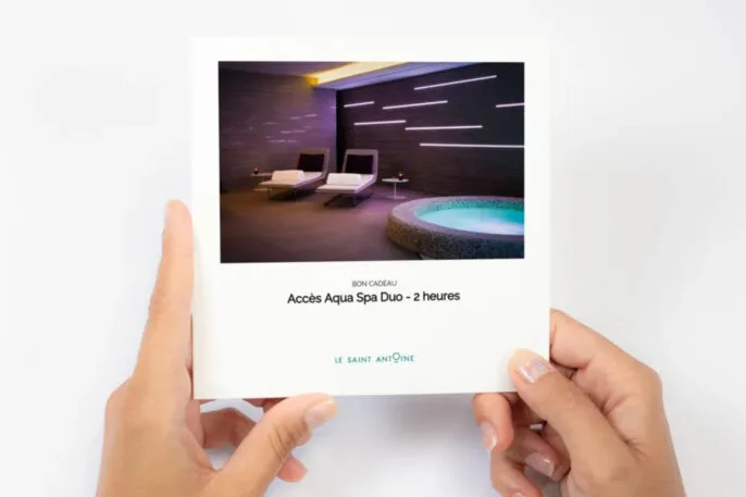Bon cadeau à offrir pour un séjour spa à l’hôtel avec accès piscine et moment de détente en couple.